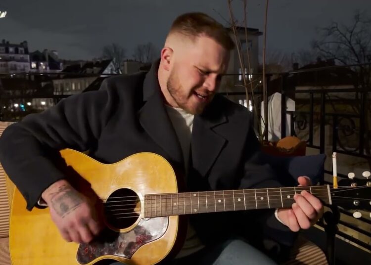 Zach Bryan compartilha a nova música “Pocket Change” dias após o lançamento do último álbum