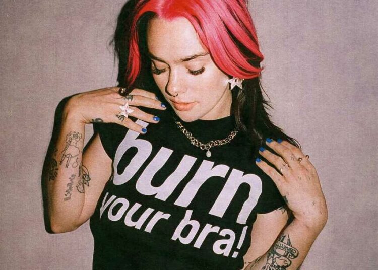 girli lança novo single ‘Slap on the Wrist’: assista ao videoclipe aqui
