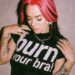 girli lança novo single ‘Slap on the Wrist’: assista ao videoclipe aqui