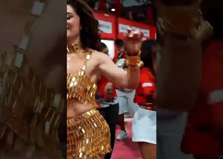 Juliana Paes arrasando no samba #celebridades #carnaval #famosas