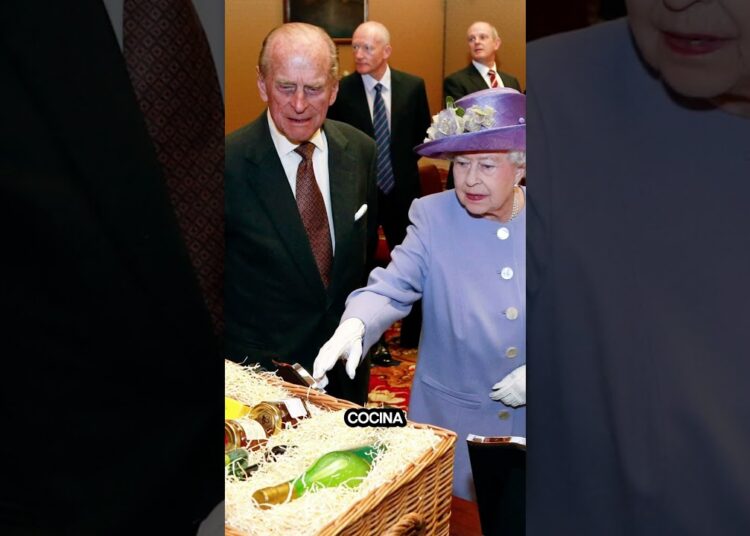 Los extraños hábitos secretos al comer de la realeza #FamiliaReal #ReinaIsabel #princesadiana