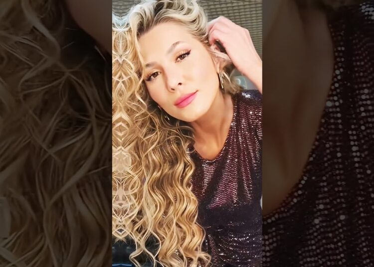 Lívia Andrade explicou porquê defendeu Marcos no caso Pétala #famosos #fofocas #noticias