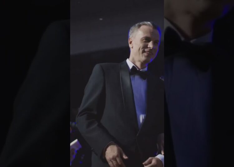 GQ Homens do Ano 2024: Os Celebridades Mais Estilosas Revelados!