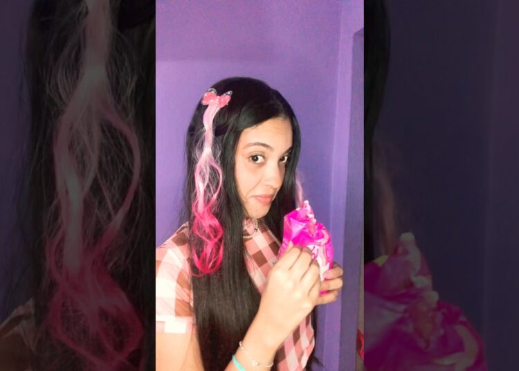 Ouvindo as fofocas #brincadeiras #humor #youtubeshorts #videoviral #youtubercreatorawards #acting