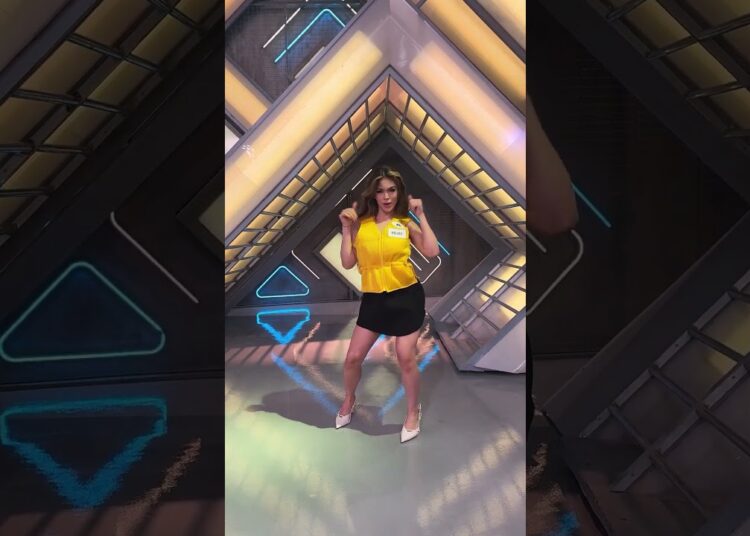 Alguém me explica como tira essa música da cabeça? 🎶💖#DomingoLegal #sbt #trend