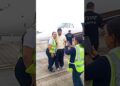 Momento Único: Zé Felipe Abraça Fã no Aeroporto#zefelipe #zefelipecantor #fofoca #fofocas