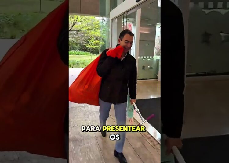 CÉSAR TRALLI VIRA PAPAI NOEL #famosos #noticias #celebridades #shorts