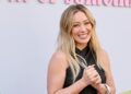 A cabeleireira de Hilary Duff compartilha o segredo por trás de suas ondas