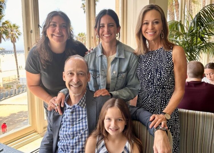 A correspondente da Fox News, Anita Vogel, retorna ao trabalho após a morte do marido