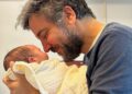 A estrela de 'How I Met Your Mother' Josh Radnor e sua esposa Jordana Jacobs dão as boas-vindas ao primeiro filho