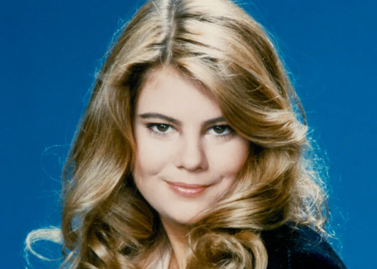 A estrela de 'The Facts of Life' Lisa Whelchel é uma bela loira aos 62 anos ao anunciar o próximo projeto