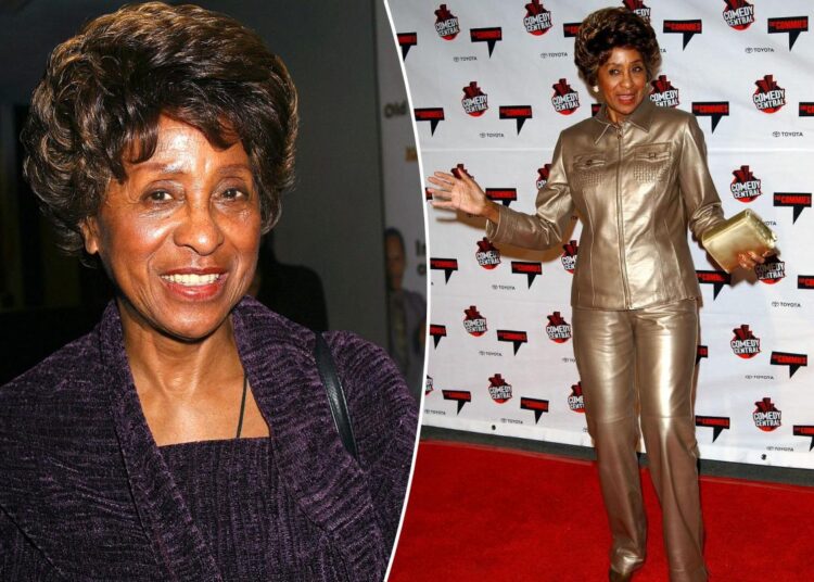 A estrela de 'The Jeffersons', Marla Gibbs, revela que venceu um aneurisma cerebral que 'a maioria das pessoas não sobrevive'