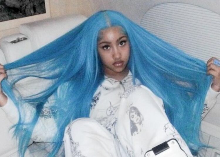 A filha de 12 anos de Kim Kardashian, North West, assina oficialmente contrato com a empresa de entretenimento Gamma, Entertainment News