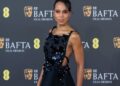 A impressionante Prada sem costas de Kerry Washington nos BAFTAs é um momento
