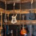 A 'pequena loja de guitarras de rock and roll' de Gainesville tem uma nova casa