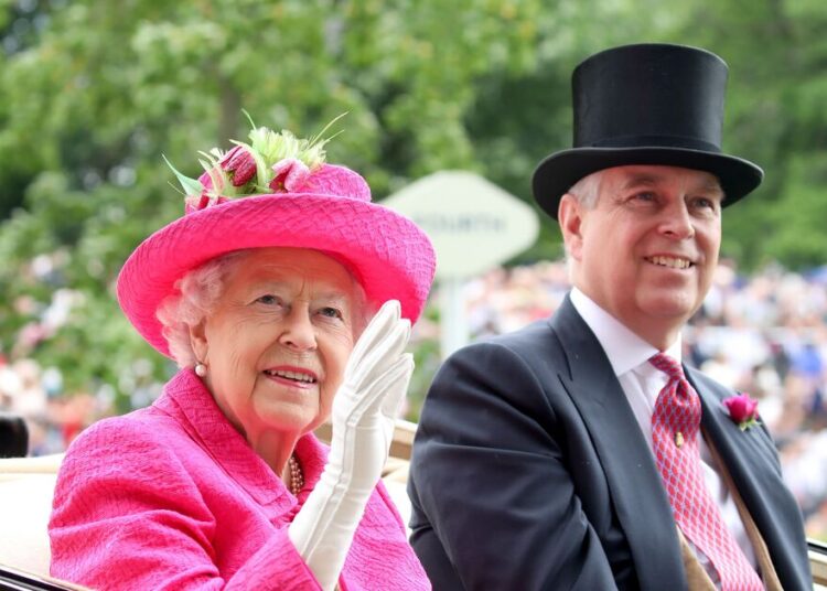 A verdadeira razão pela qual Andrew Mountbatten-Windsor era o favorito da Rainha Elizabeth | Real | Notícias
