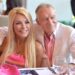 A viúva de Hugh Hefner alerta que imagens de meninas menores de idade estão nos álbuns de recortes e diários do falecido marido