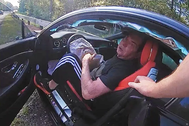 Acidente de carro de 100 MPH do ex-chefe da WWE Vince McMahon: vídeo