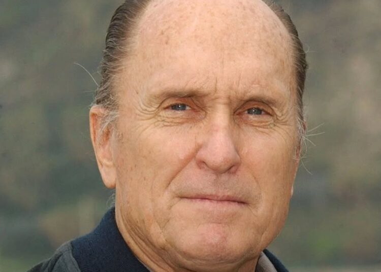 Adam Sandler, Voila Davis e outras celebridades de Hollywood prestam homenagem a Robert Duvall