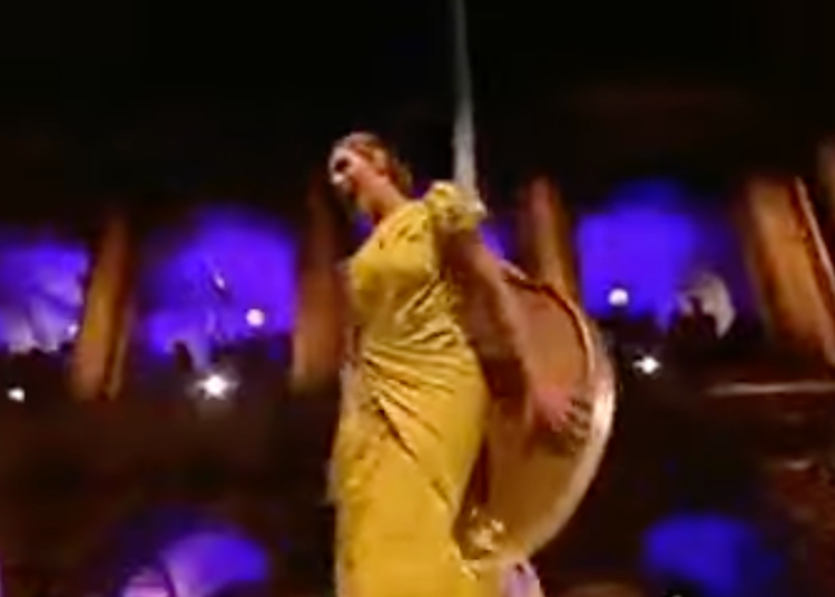 Alexandra Underwood, estrela de 'ANTM', vence desafio de pista de pêndulo