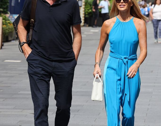 Amanda Holden interrompe repentinamente seu programa de rádio após comentário estranho de Phillip Schofield