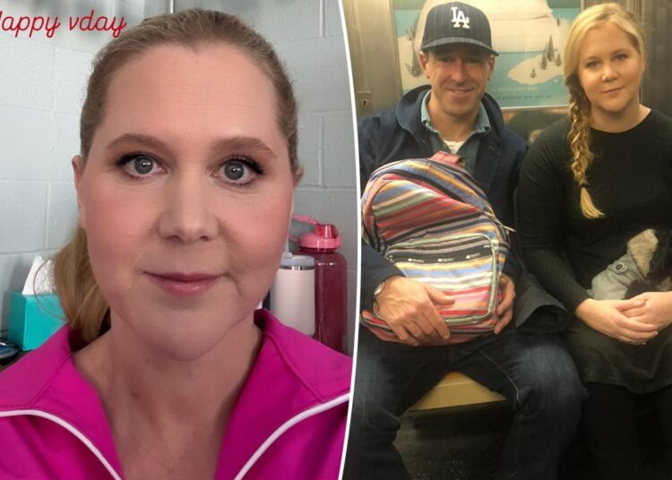 Amy Schumer senta-se no 'canto do choro' no Dia dos Namorados