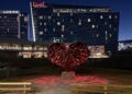Artista traz 'Heartfullness' para o distrito de entretenimento de Arlington