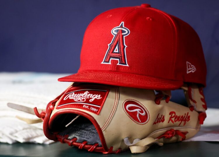 As esperanças de reunião dos Royals terminam quando o ex-All-Star se junta aos Angels na agência gratuita