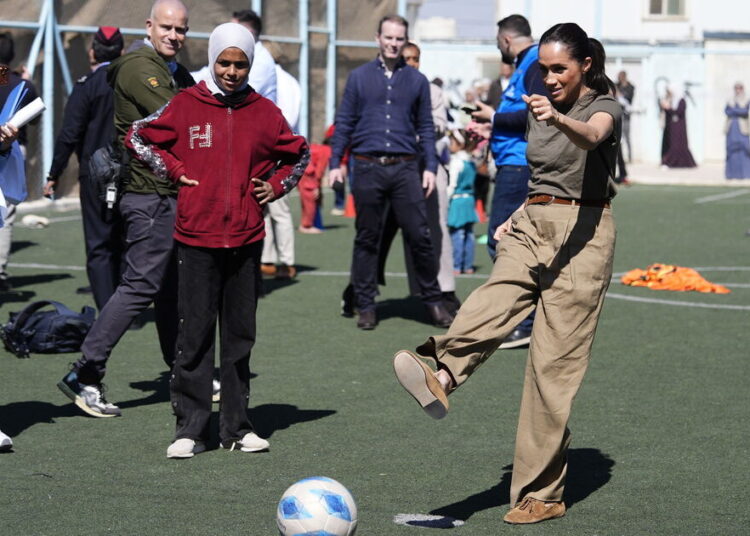 As habilidades futebolísticas de Meghan Markle foram ridicularizadas – os fãs dizem que ela está ‘copiando Kate’ | Real | Notícias