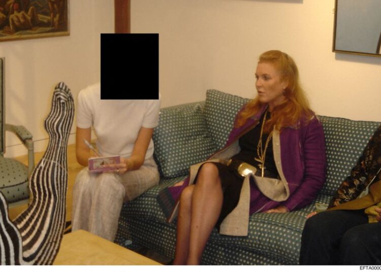 As princesas Beatrice e Eugenie enfrentam as consequências dos escândalos dos pais sobre Epstein
