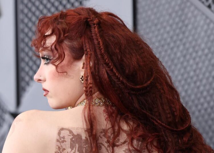 Atualizações ao vivo do Grammy Awards 2026: lista de vencedores, moda no tapete vermelho, cerimônia de estreia