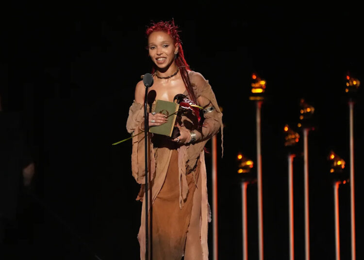 Atualizando lista de vencedores do Grammy Awards
