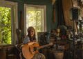 Audra Kubat sobre novas músicas, sua vida como cantora e compositora de Detroit