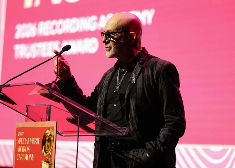 Bernie Taupin lista suas 10 principais dicas para compositores ao receber o prêmio Grammy Trustees