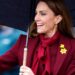 Blusa da Princesa Kate está à venda com desconto de £ 59 | Real | Notícias