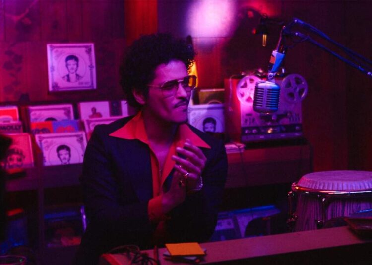 Bruno Mars vai à velha escola com ‘Romantic Radio’ para pré-visualizar novo álbum