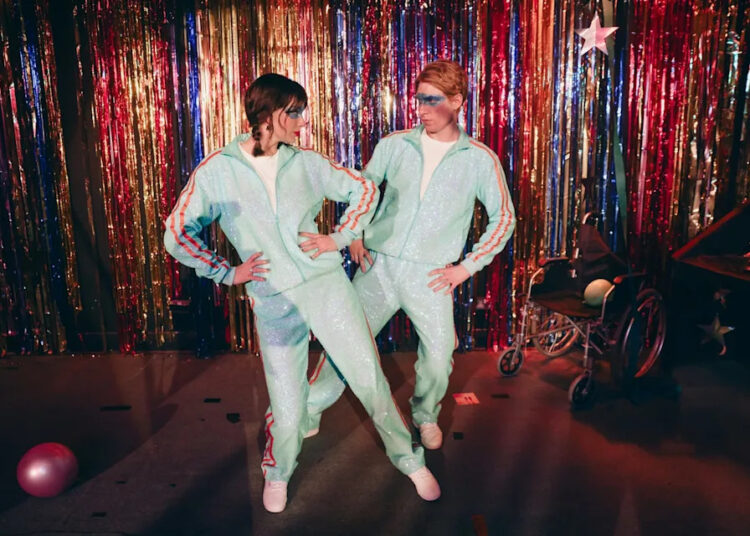 Cada celebridade apareceu no videoclipe de 'Opalite' de Taylor Swift