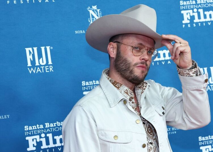 Cantor country critica Donald Trump enquanto elogia Bad Bunny – Celebrity News – Entretenimento