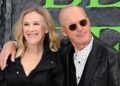 Catherine O'Hara aclamada como 'uma espécie de deusa' por Michael Keaton após sua morte