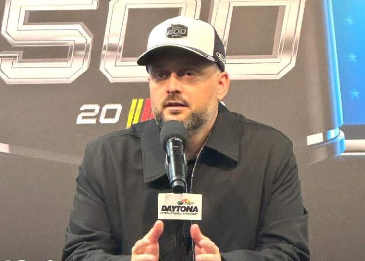 Celebridades de Hollywood e da música destacam as festividades de Daytona 500 da NASCAR