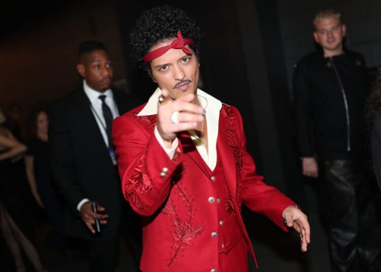 Chegou o novo álbum de Bruno Mars, 'The Romantic': transmita agora