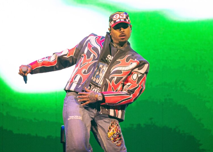 Chris Brown quer que as pessoas parem de compará-lo a outros artistas