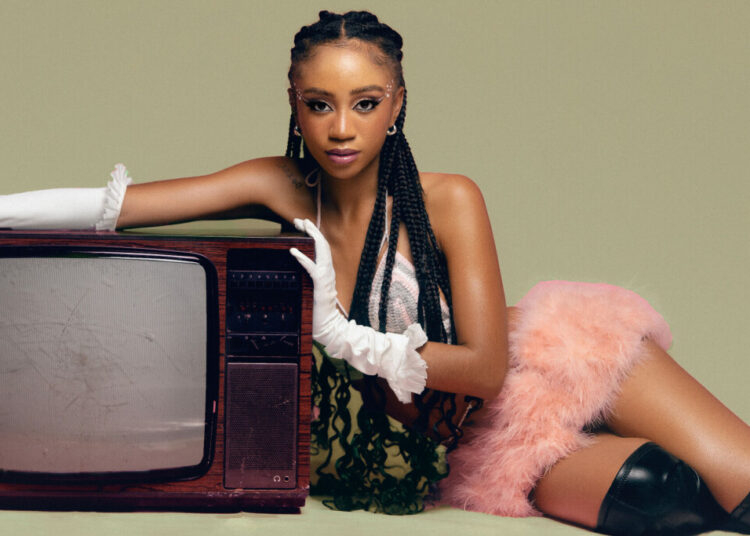 Conheça Tyra Chantey, a artista sueca de Uganda preparada para uma estreia em 2026