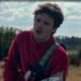 Cruz Beckham fortalece sua carreira musical com novo single “For Your Love”