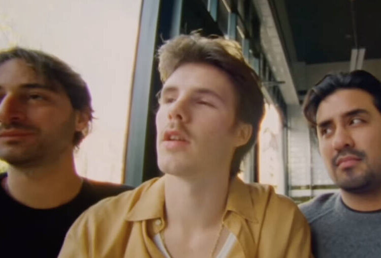 Cruz Beckham presta uma doce homenagem ao pai David em novo teaser de videoclipe