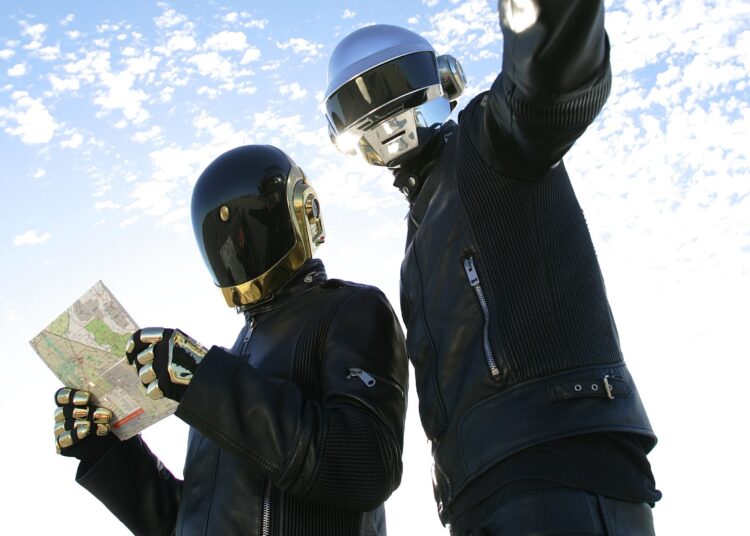 Daft Punk marca cinco anos desde a separação com novo vídeo retro-futurista de ‘Human After All’