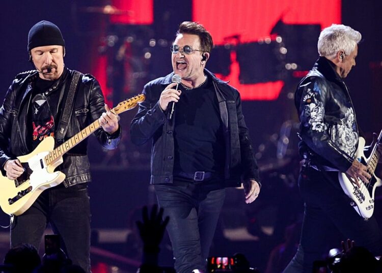 'Days Of Ash': U2 surpreende lança seis 'músicas de desafio' - uma em resposta aos tiroteios no ICE