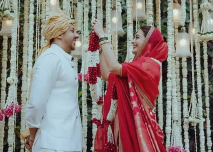 Dia Mirza e Vaibhav Rekhi comemoram 5º aniversário; atriz compartilha fotos de casamento online |