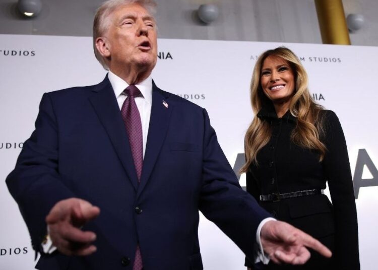 Donald Trump elogia o status de 'estrela de cinema' de Melania, mas chama isso de 'problema'