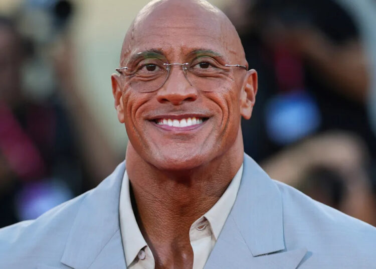Dwayne 'The Rock' Johnson é sincero sobre seu papel em 'Star Trek' e chama a co-estrela de 'linda'